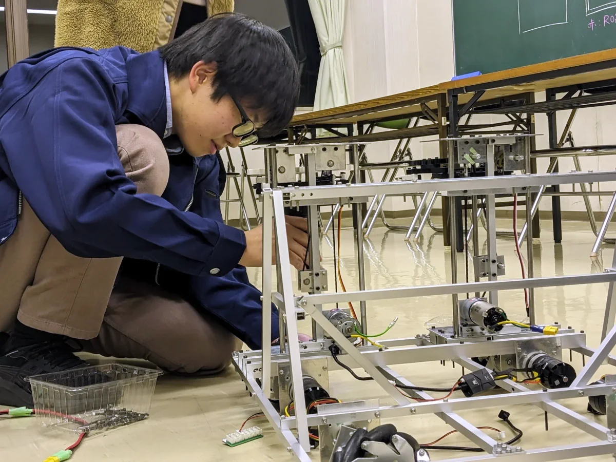 機体の組立の様子