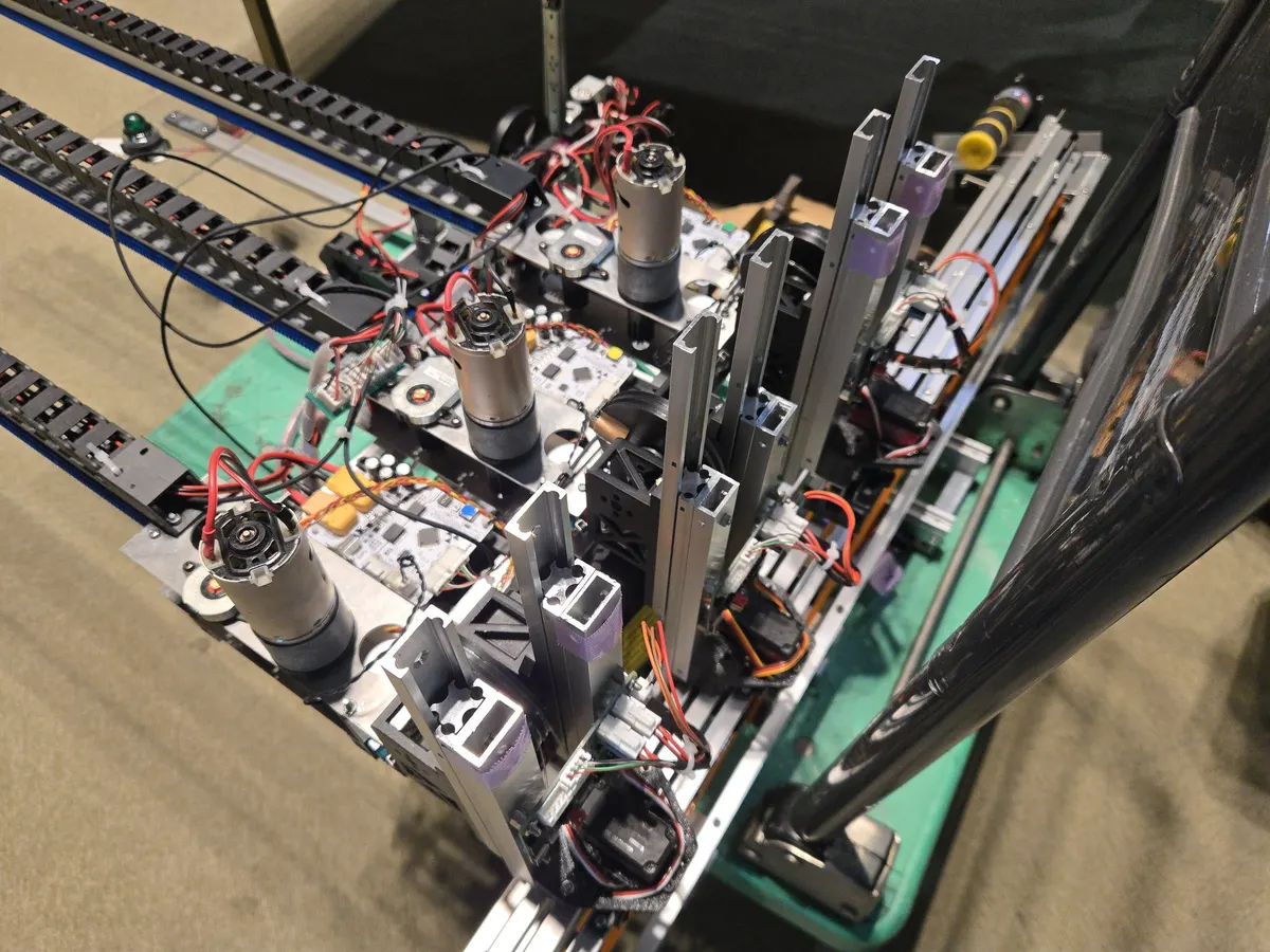 キャチロボ2025に出場したCan I use CAN？のロボット
